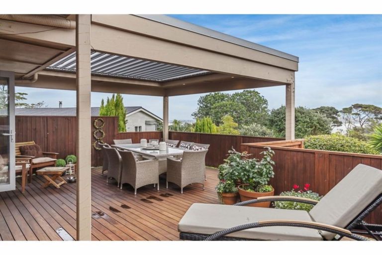 Photo of property in 1 Pluto Place, Beach Haven, Auckland, 0626