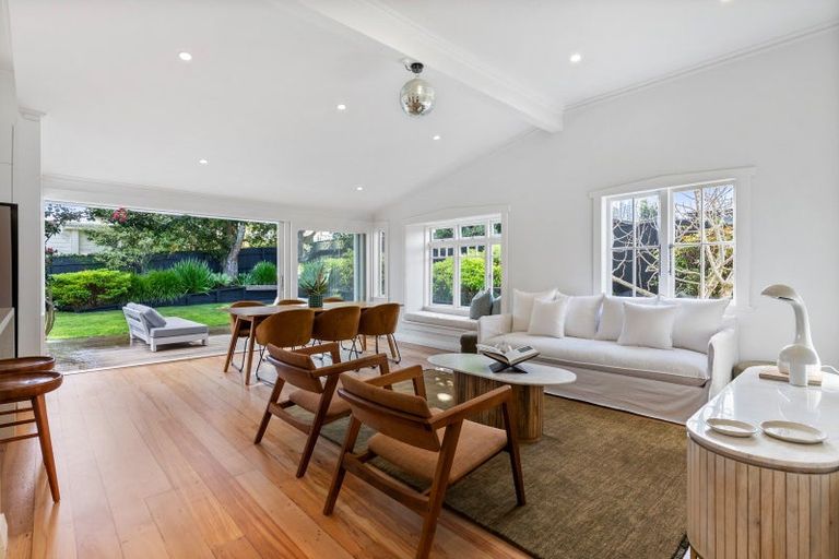 Photo of property in 202 Queen Street, Northcote Point, Auckland, 0627