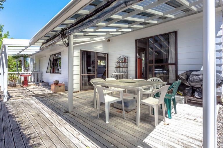 Photo of property in 100d Waverley Place, Whangamata, 3620