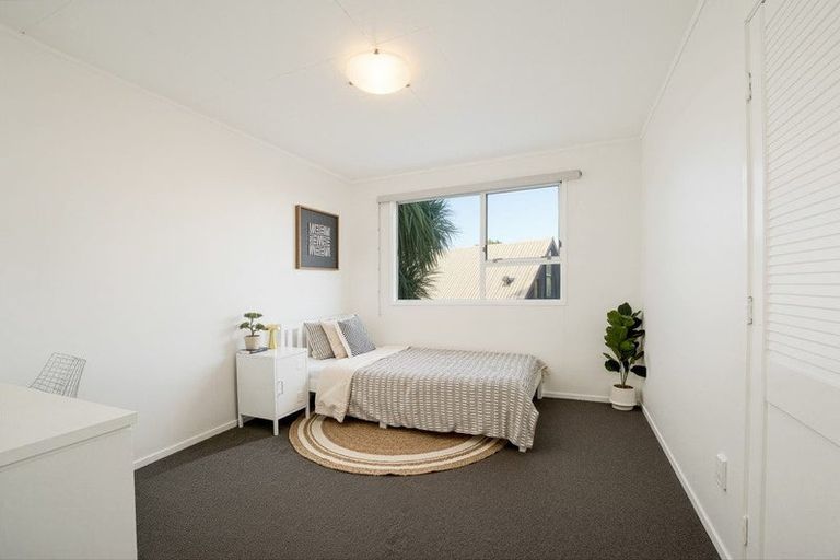Photo of property in 5 Mckinley Road, Sunnyvale, Auckland, 0612