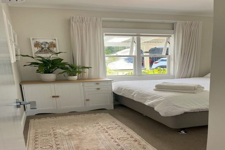 Photo of property in 2/2 Kiteroa Terrace, Rothesay Bay, Auckland, 0630