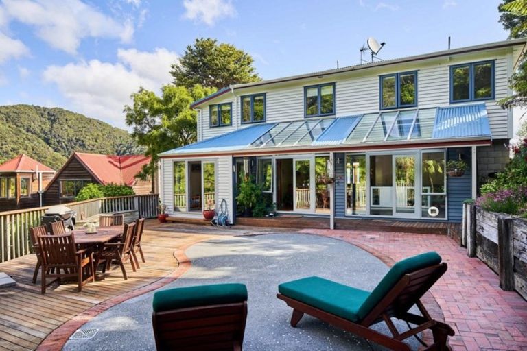 Photo of property in 46 Ferry Road, Days Bay, Lower Hutt, 5013