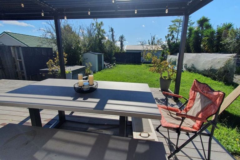 Photo of property in 19 Savoy Road, Glen Eden, Auckland, 0602