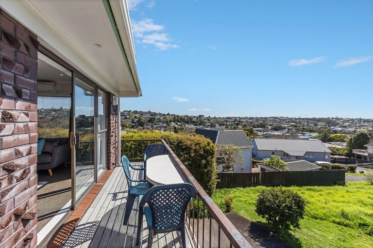 Photo of property in 2/36 Shanaway Rise, Hillcrest, Auckland, 0627