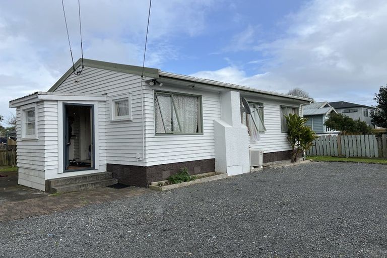 Photo of property in 2a Vine Street, Mangere East, Auckland, 2024