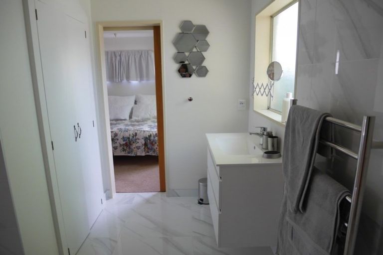 Photo of property in 1/3 Centaurus Road, Cashmere, Christchurch, 8022