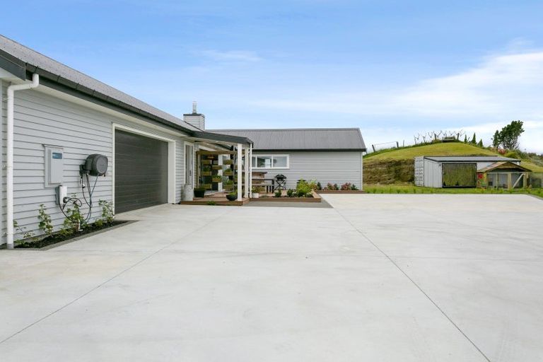 Photo of property in 48 Edge Hill, Acacia Bay, Taupo, 3385