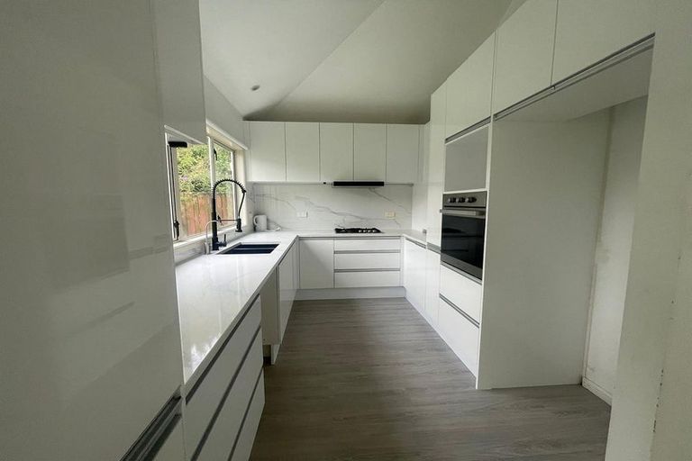 Photo of property in 3 Dainton Place, New Lynn, Auckland, 0600