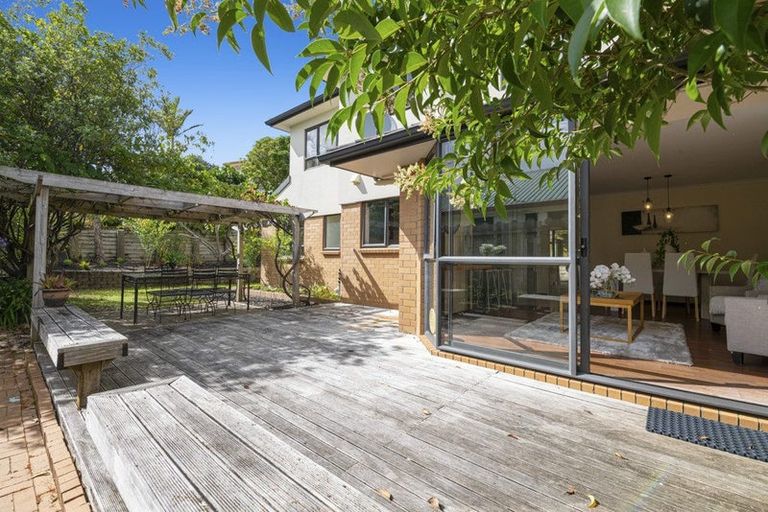 Photo of property in 26 Black Teal Close, Unsworth Heights, Auckland, 0632