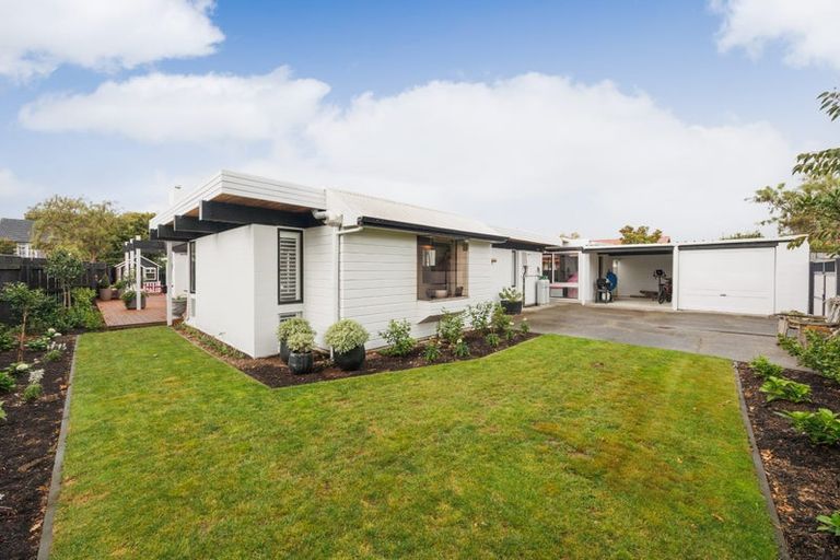 Photo of property in 11 Chilton Grove, Hokowhitu, Palmerston North, 4410