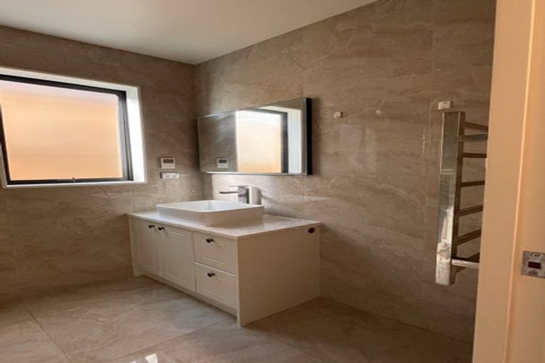 Photo of property in 9 Haku Road, Flat Bush, Auckland, 2019