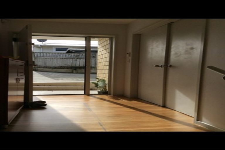 Photo of property in 1/10 School Road, Te Atatu South, Auckland, 0610