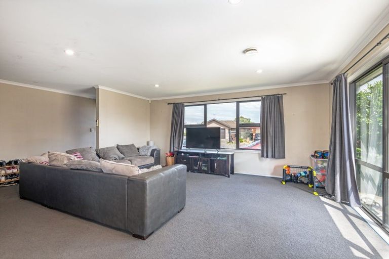 Photo of property in 2 Angelina Way, Kelvin Grove, Palmerston North, 4414