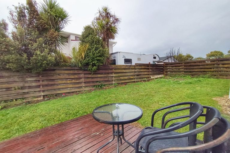 Photo of property in 2/22 Highland Park Drive, Highland Park, Auckland, 2010