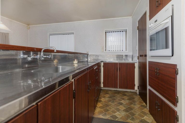 Photo of property in 64 The Terrace, Herald Island, Auckland, 0618