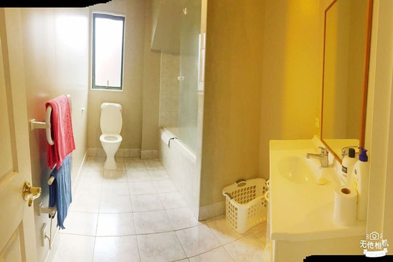 Photo of property in 49a Forrest Hill Road, Milford, Auckland, 0620