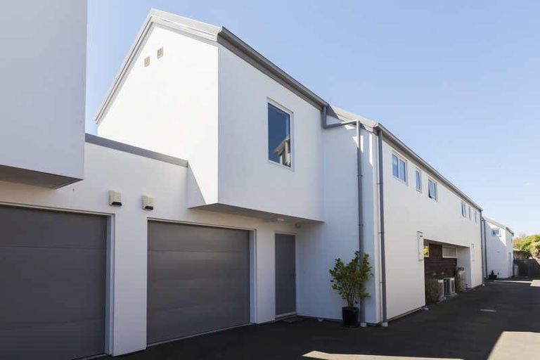 Photo of property in 2/10 Stoneyhurst Street, St Albans, Christchurch, 8014