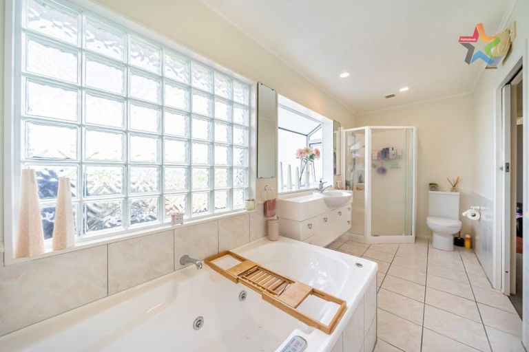 Photo of property in 7 Acacia Avenue, Maungaraki, Lower Hutt, 5010