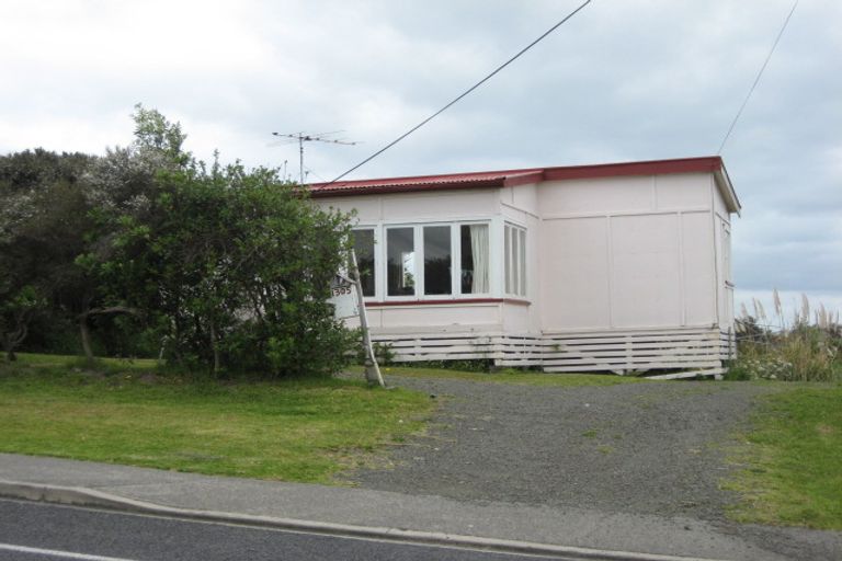 Photo of property in 1305 Whangaparaoa Road, Army Bay, Whangaparaoa, 0930