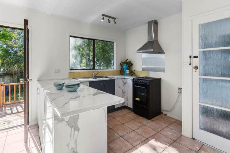 Photo of property in 72 Lynn Road, Bayview, Auckland, 0629