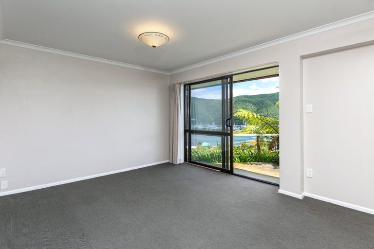 Photo of property in 324-328 Waikawa Road, Waikawa, Picton, 7220