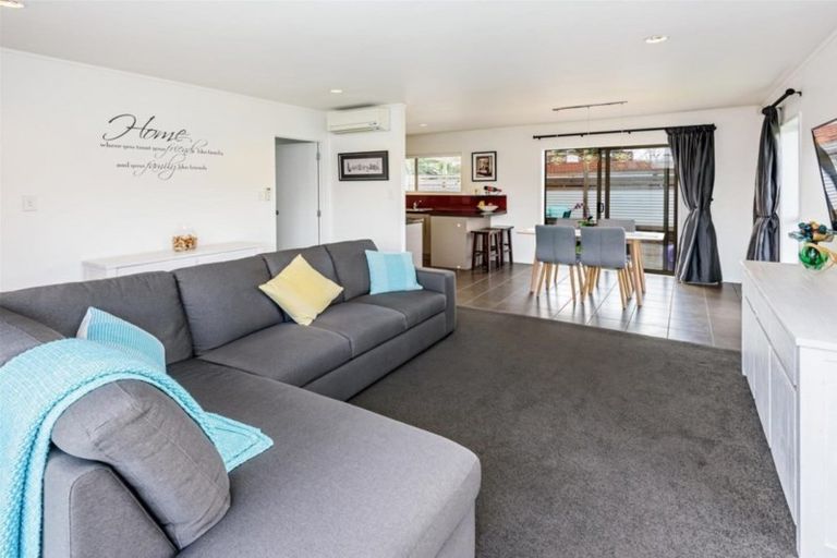 Photo of property in 2/15 Dowling Place, Pakuranga, Auckland, 2010