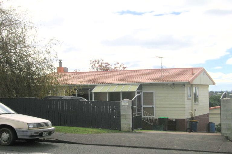 Photo of property in 201 Waimumu Road, Massey, Auckland, 0614