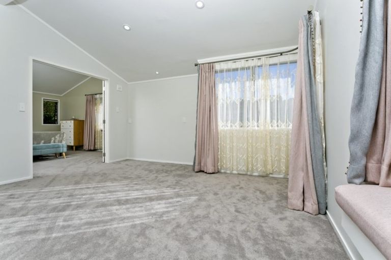 Photo of property in 43 Wyoming Avenue, Murrays Bay, Auckland, 0630