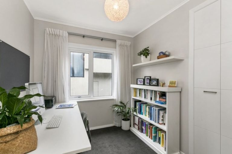 Photo of property in 77 Mantell Street, Seatoun, Wellington, 6022