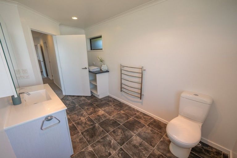 Photo of property in 20 Eagles Way, Cable Bay, 0420