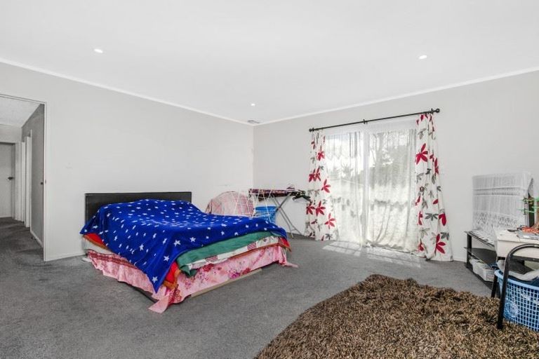 Photo of property in 64 Reynella Drive, Massey, Auckland, 0614