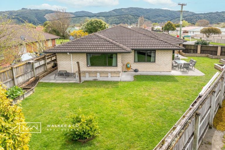Photo of property in 2 Evergreen Crescent, Trentham, Upper Hutt, 5018
