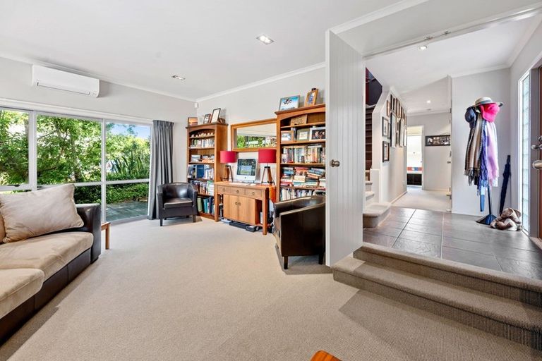 Photo of property in 20b Grand Vue Road, Kawaha Point, Rotorua, 3010