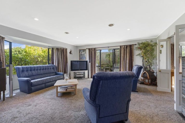 Photo of property in 5 Saunders Close, Whitby, Porirua, 5024