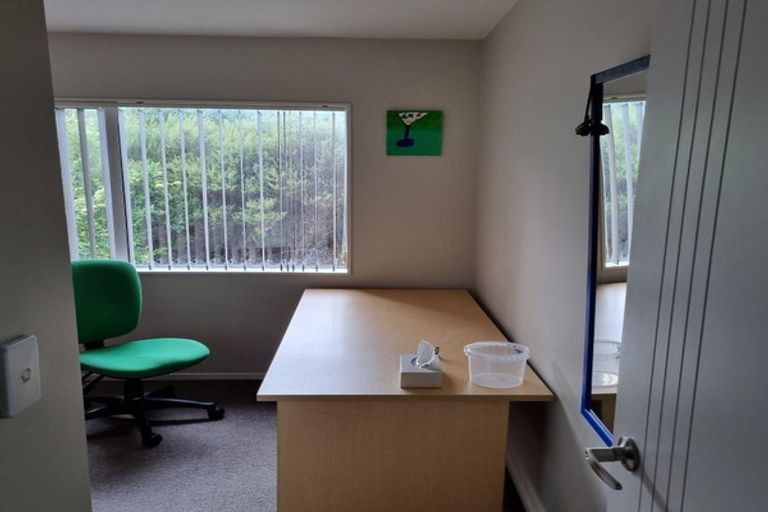 Photo of property in 8 Stubbs Place, Fairview Heights, Auckland, 0632