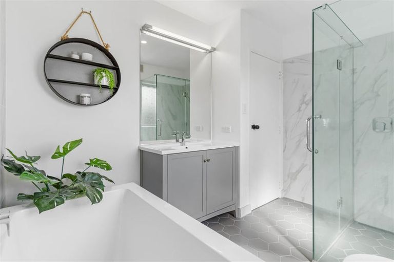 Photo of property in 1 Heaton Grove, Chatswood, Auckland, 0626