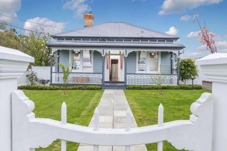 Photo of property in 25 Balmain Road, Birkenhead, Auckland, 0626