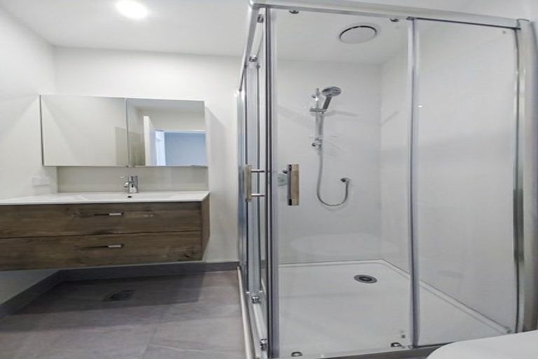 Photo of property in 10/476 West Coast Road, Glen Eden, Auckland, 0602