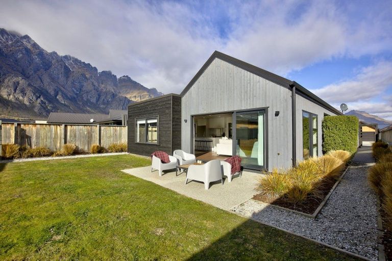 Photo of property in 14 Ward Street, Jacks Point, Queenstown, 9371