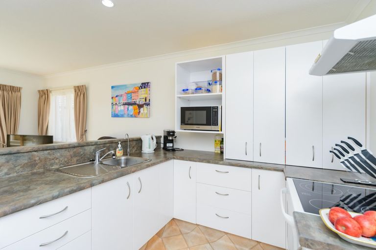 Photo of property in 8 Foxtail Fern, Kelvin Grove, Palmerston North, 4414