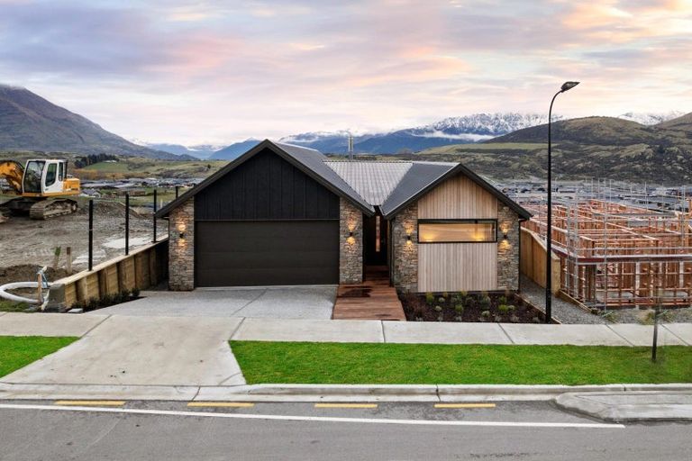 Photo of property in 125 Spur Ridge Rise, Jacks Point, 9371