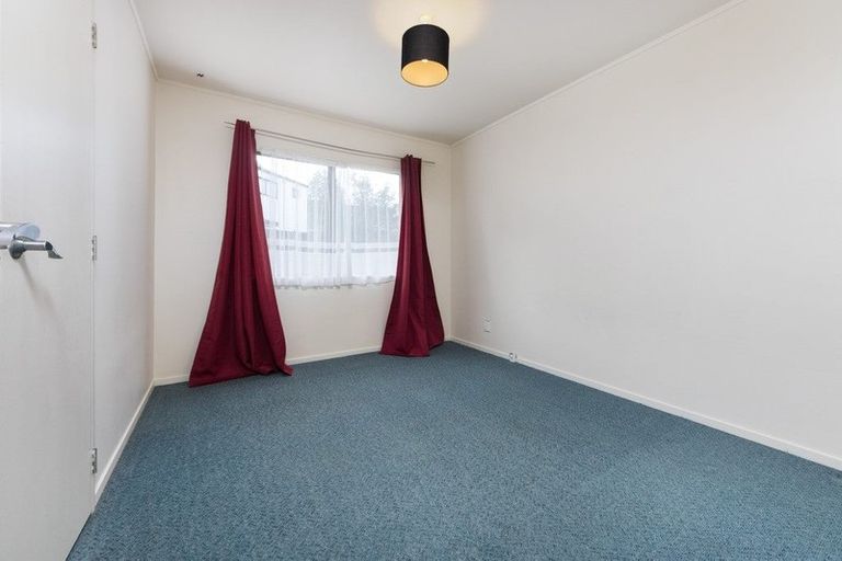 Photo of property in 3 Thalia Place, Totara Vale, Auckland, 0629