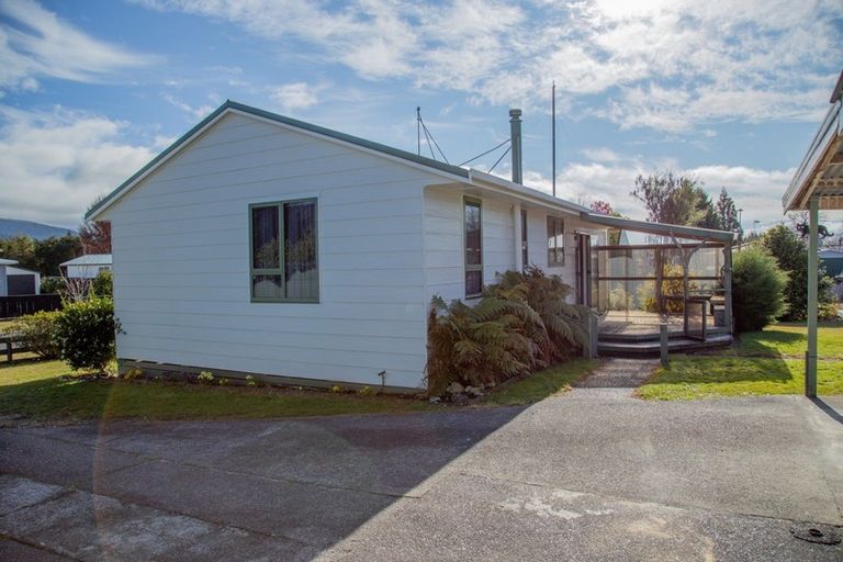 Photo of property in 17 Runuku Grove, Turangi, 3334