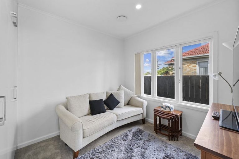 Photo of property in 21 Miller Road, Mangere Bridge, Auckland, 2022