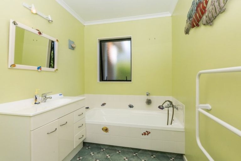 Photo of property in 17 Bell Street, Clive, 4102