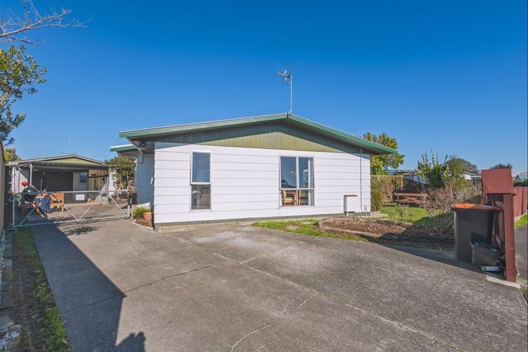 Photo of property in 38 Acacia Street, Kelvin Grove, Palmerston North, 4414