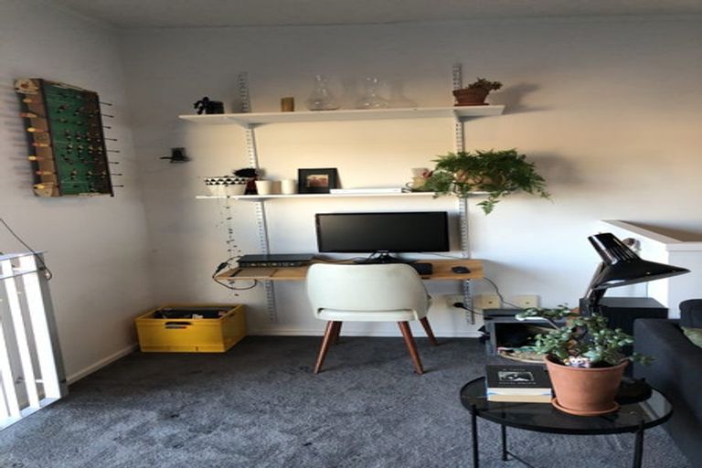 Photo of property in 3 Kelvin Grove, Te Aro, Wellington, 6011