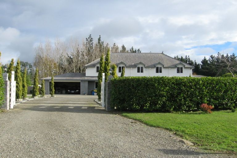 Photo of property in 21 Waicola Drive, Fitzherbert, Palmerston North, 4471