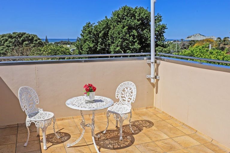 Photo of property in 68 Gillies Crescent, Waimarama, Havelock North, 4294