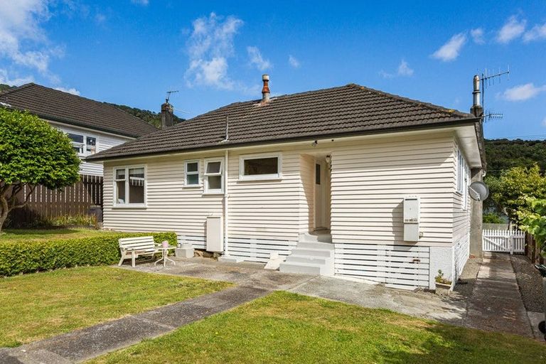 Photo of property in 11 Gardiner Grove, Wainuiomata, Lower Hutt, 5014